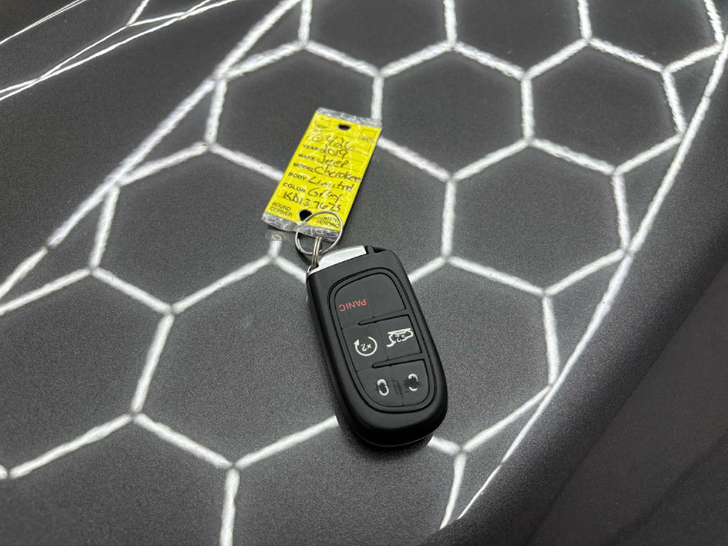 2019 Jeep Cherokee Image 33