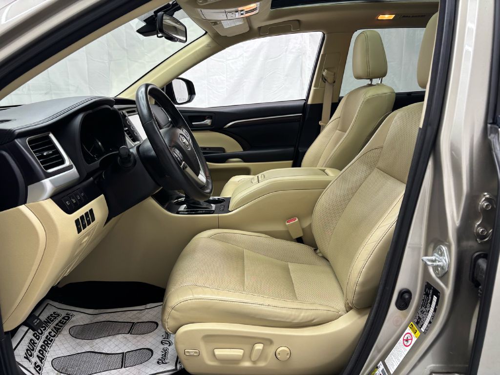 2015 Toyota Highlander Image 9