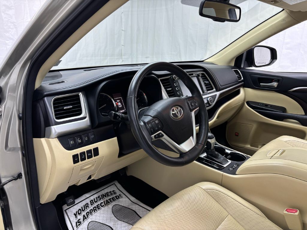 2015 Toyota Highlander Image 10