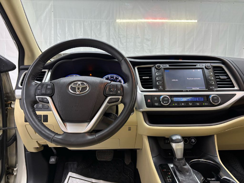 2015 Toyota Highlander Image 12