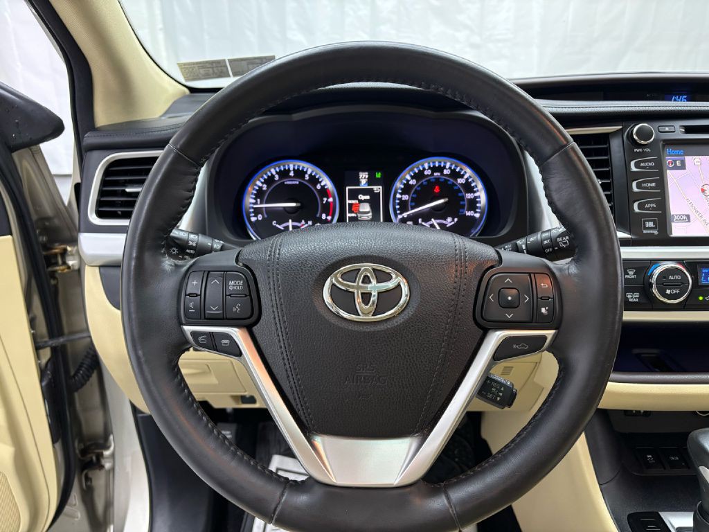 2015 Toyota Highlander Image 13