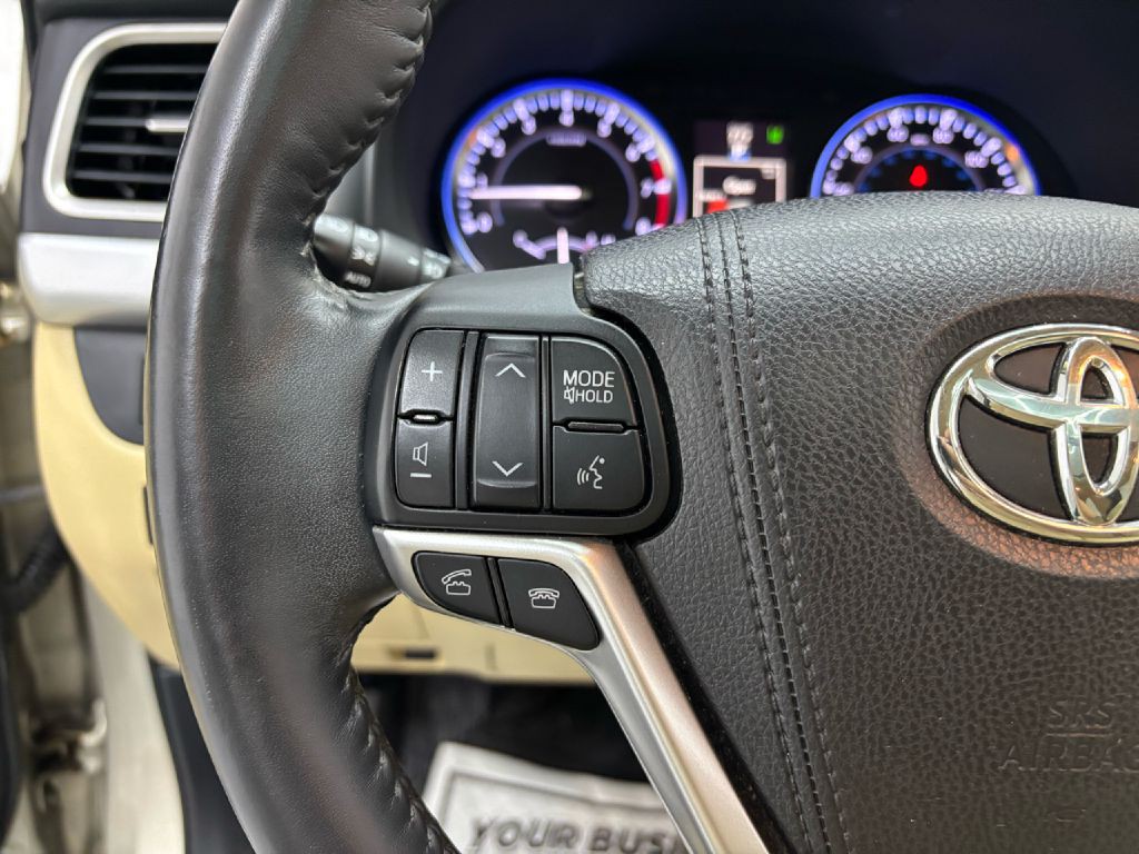 2015 Toyota Highlander Image 14