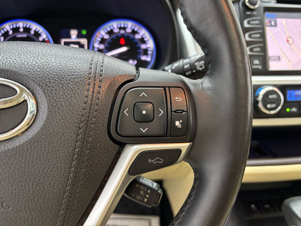 2015 Toyota Highlander Image 15
