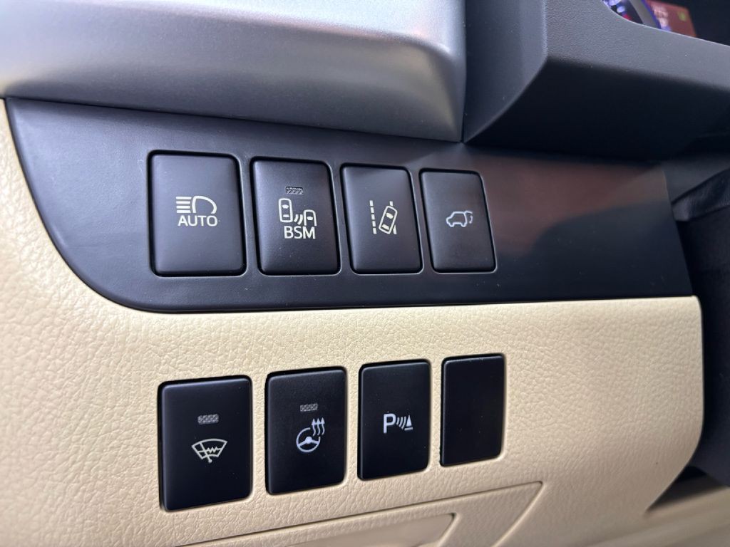 2015 Toyota Highlander Image 19