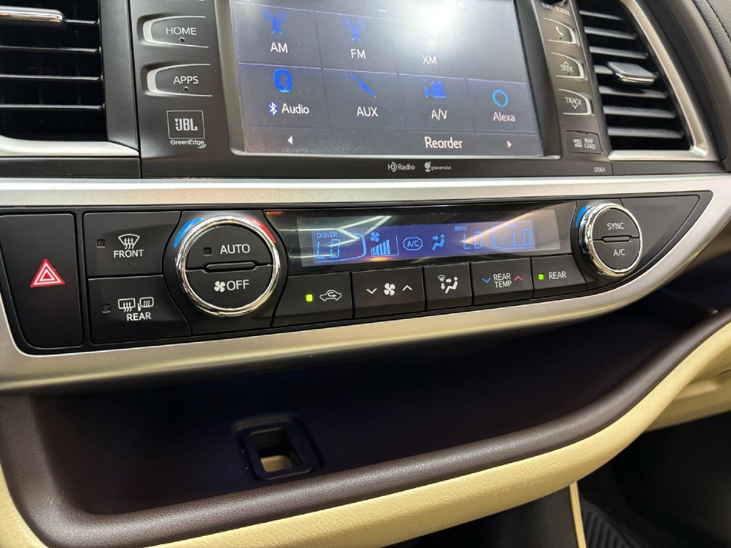 2015 Toyota Highlander Image 24