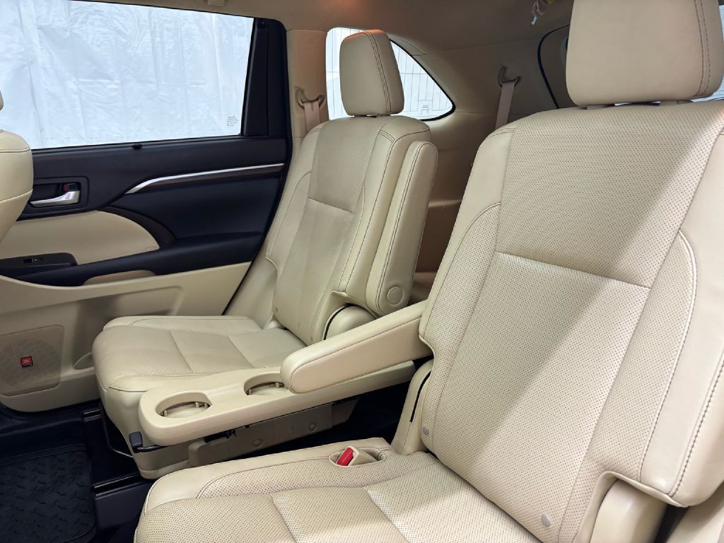 2015 Toyota Highlander Image 34