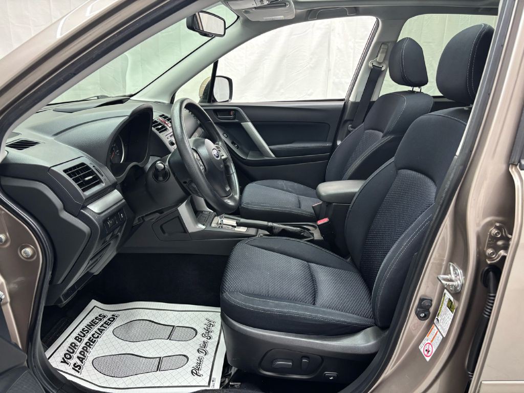 2015 Subaru Forester Image 9