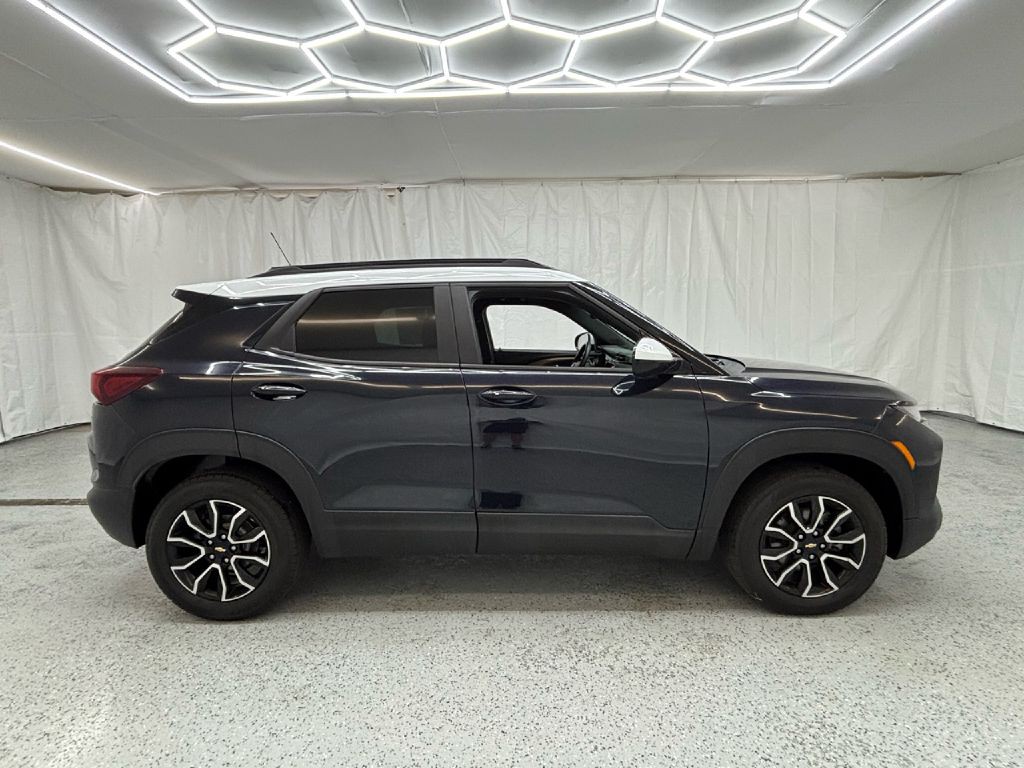 2021 Chevrolet Trailblazer Image 2