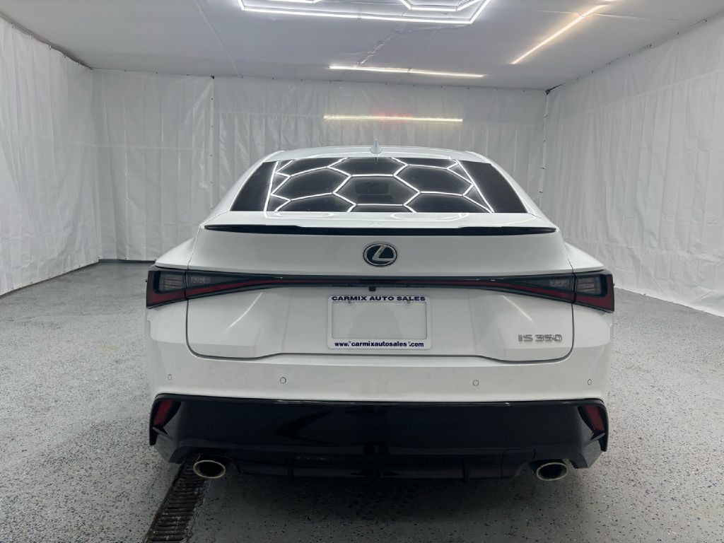 2023 Lexus IS Image 4