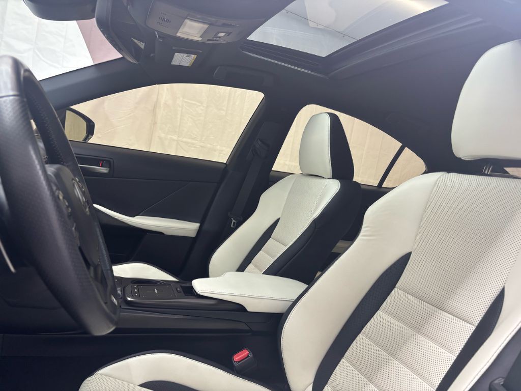 2023 Lexus IS Image 11