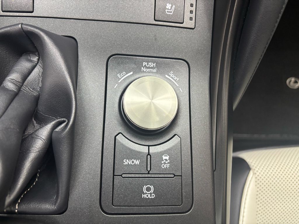 2023 Lexus IS Image 26