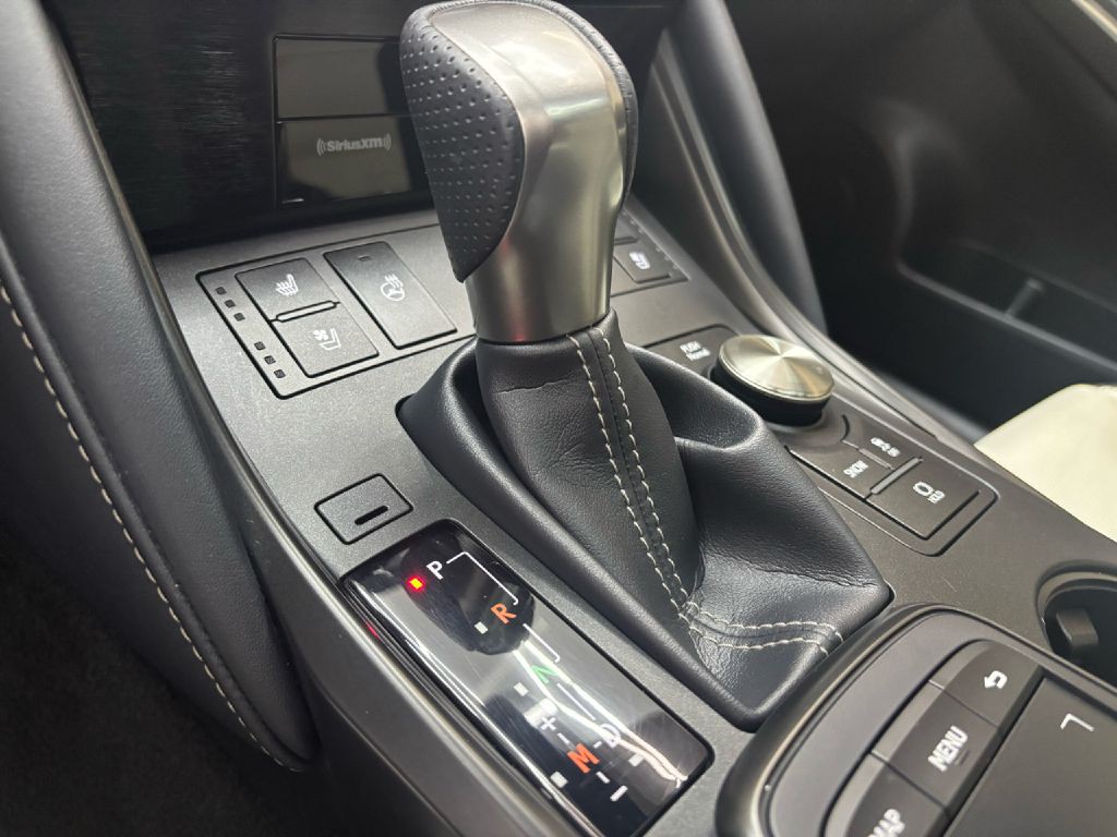 2023 Lexus IS Image 27