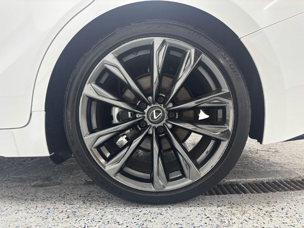2023 Lexus IS Image 36