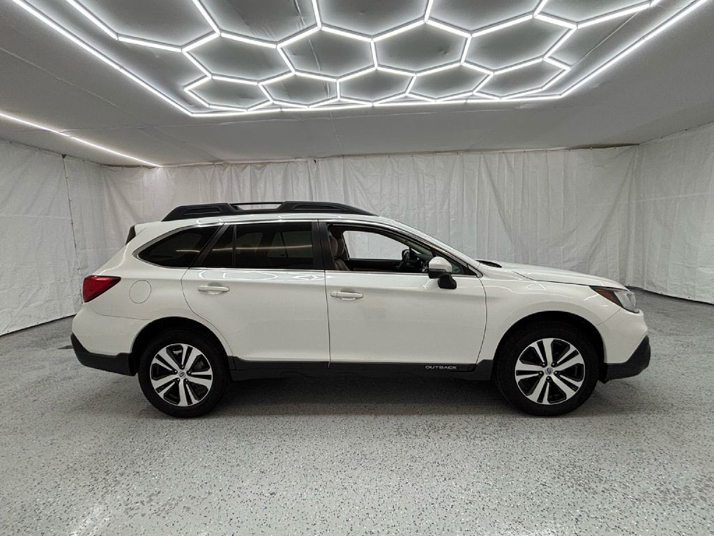2018 Subaru Outback Image 2