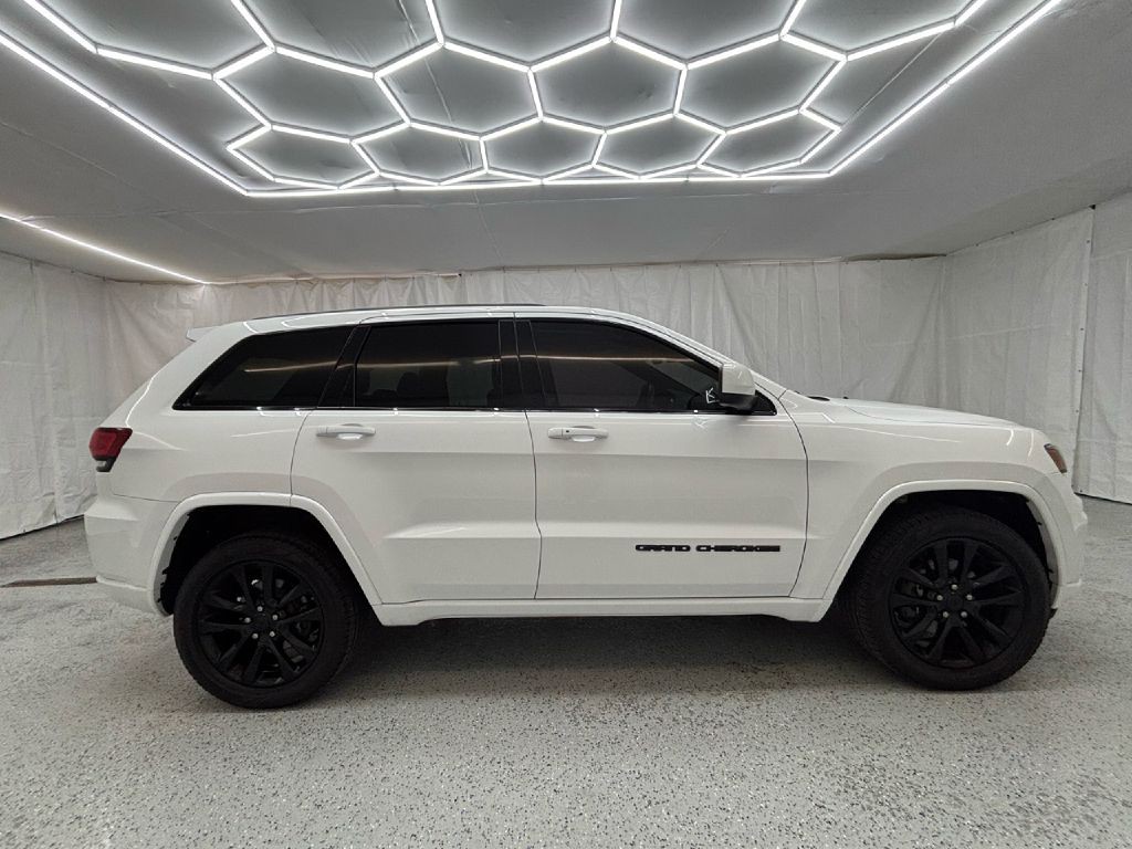 2020 Jeep Grand Cherokee Image 2