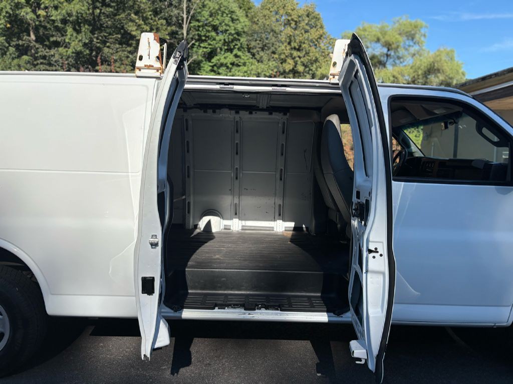2020 Chevrolet Express Image 10