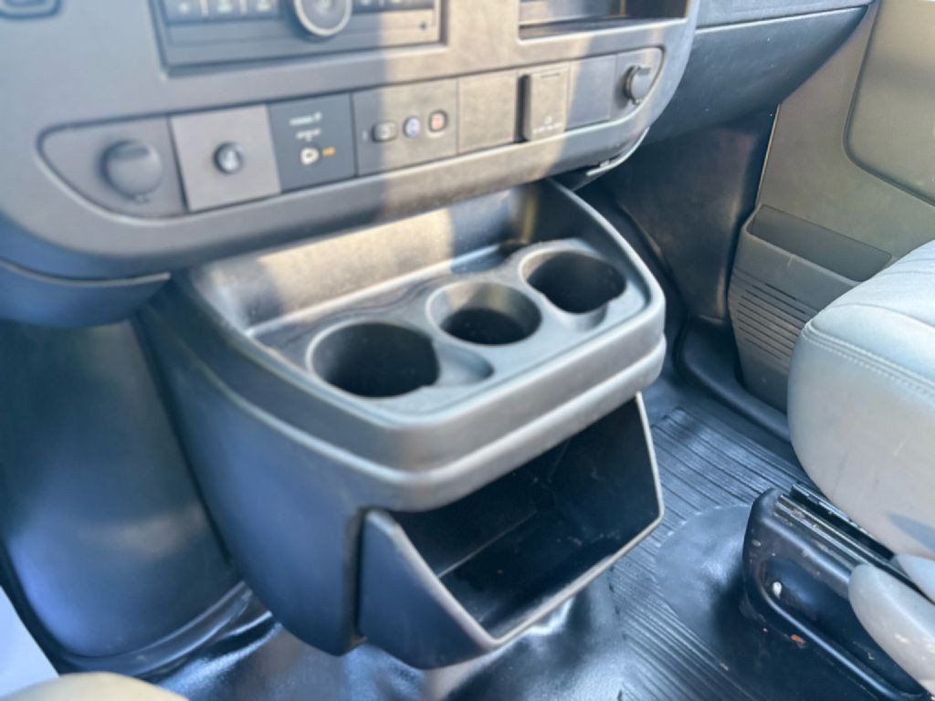 2020 Chevrolet Express Image 21
