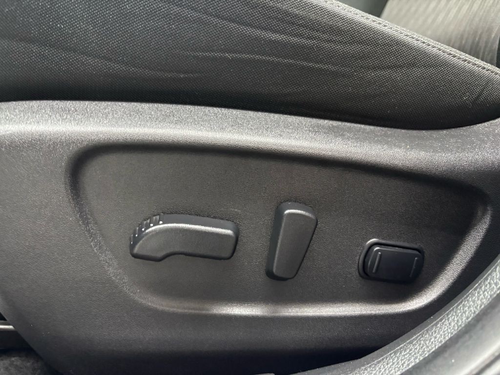 2019 Nissan Rogue Image 18
