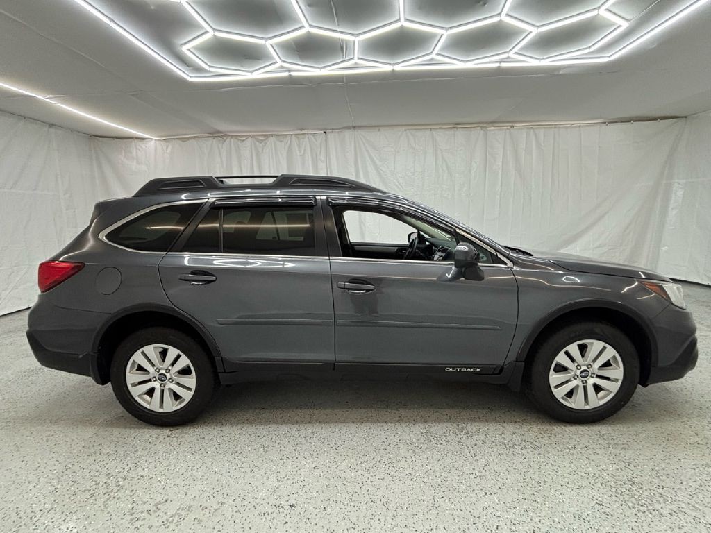 2018 Subaru Outback Image 2