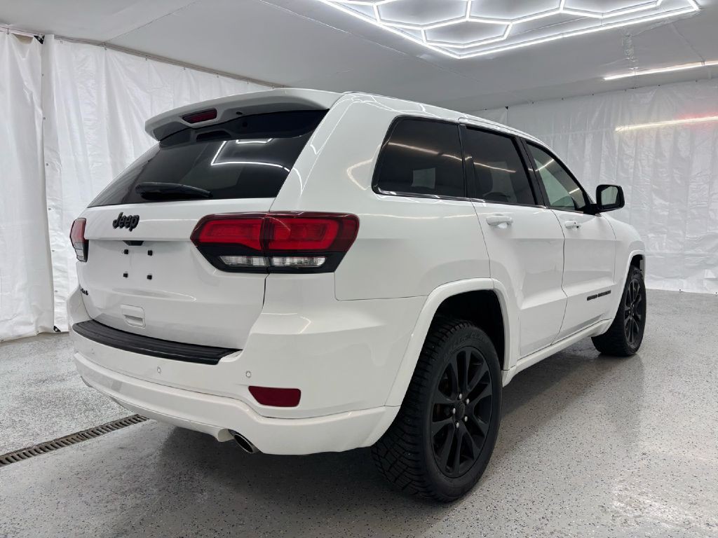 2017 Jeep Grand Cherokee Image 3
