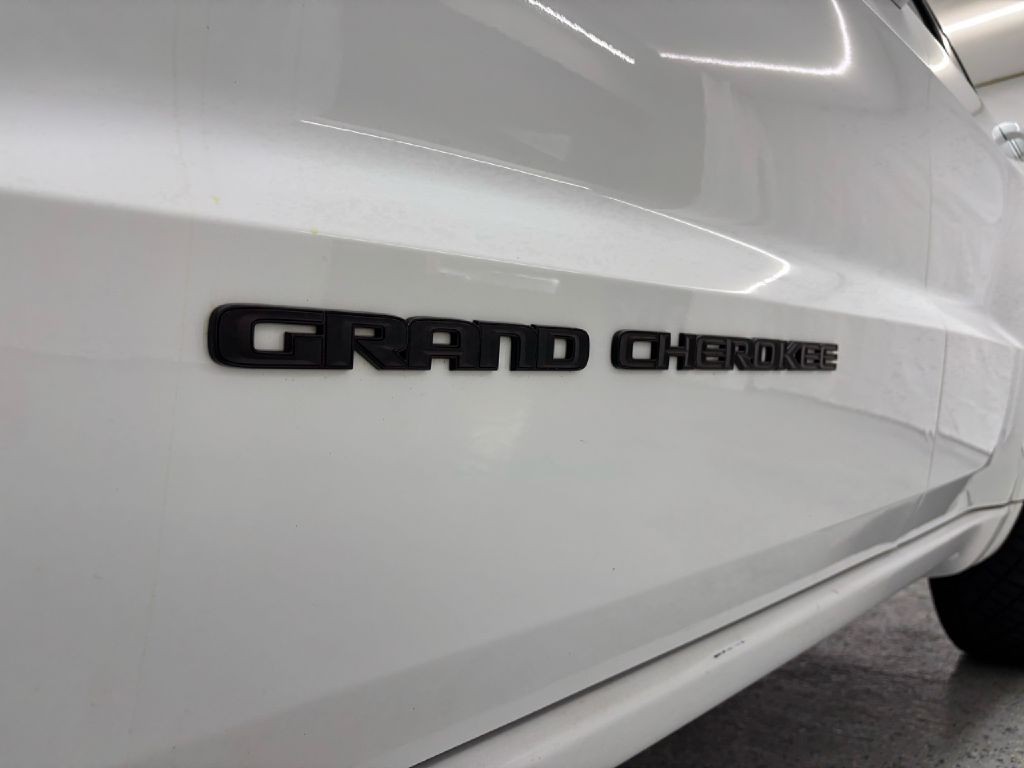 2017 Jeep Grand Cherokee Image 35