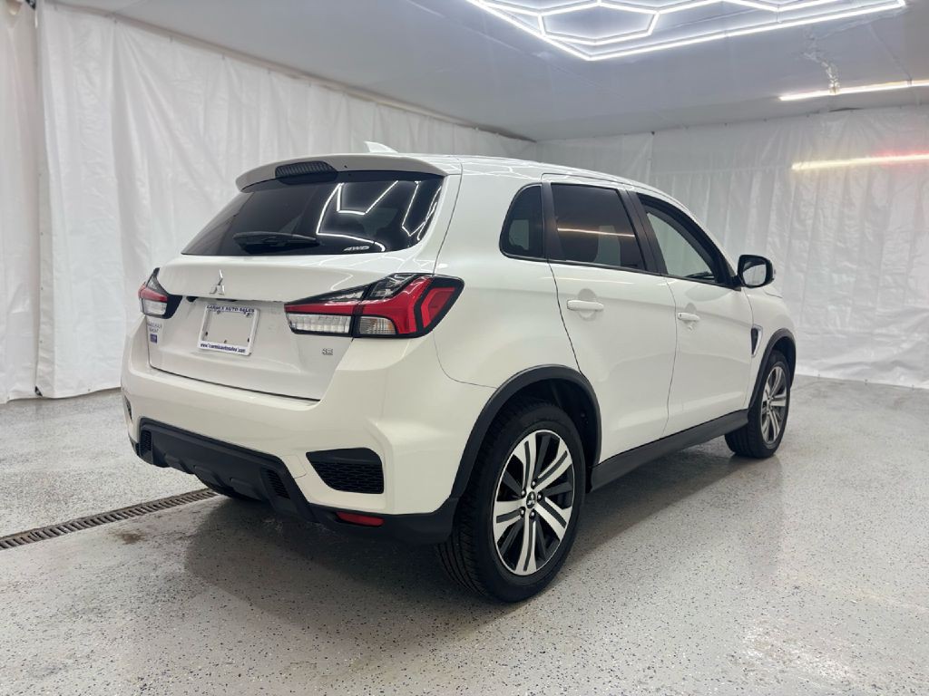 2021 Mitsubishi Outlander Image 3