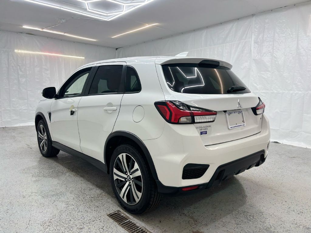 2021 Mitsubishi Outlander Image 4
