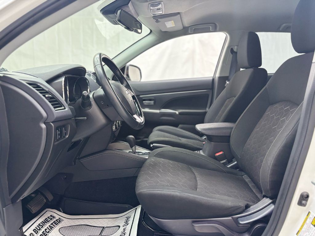 2021 Mitsubishi Outlander Image 11