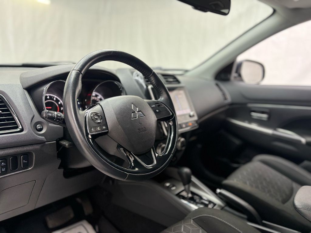 2021 Mitsubishi Outlander Image 12