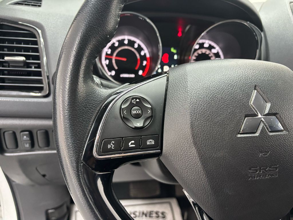 2021 Mitsubishi Outlander Image 16
