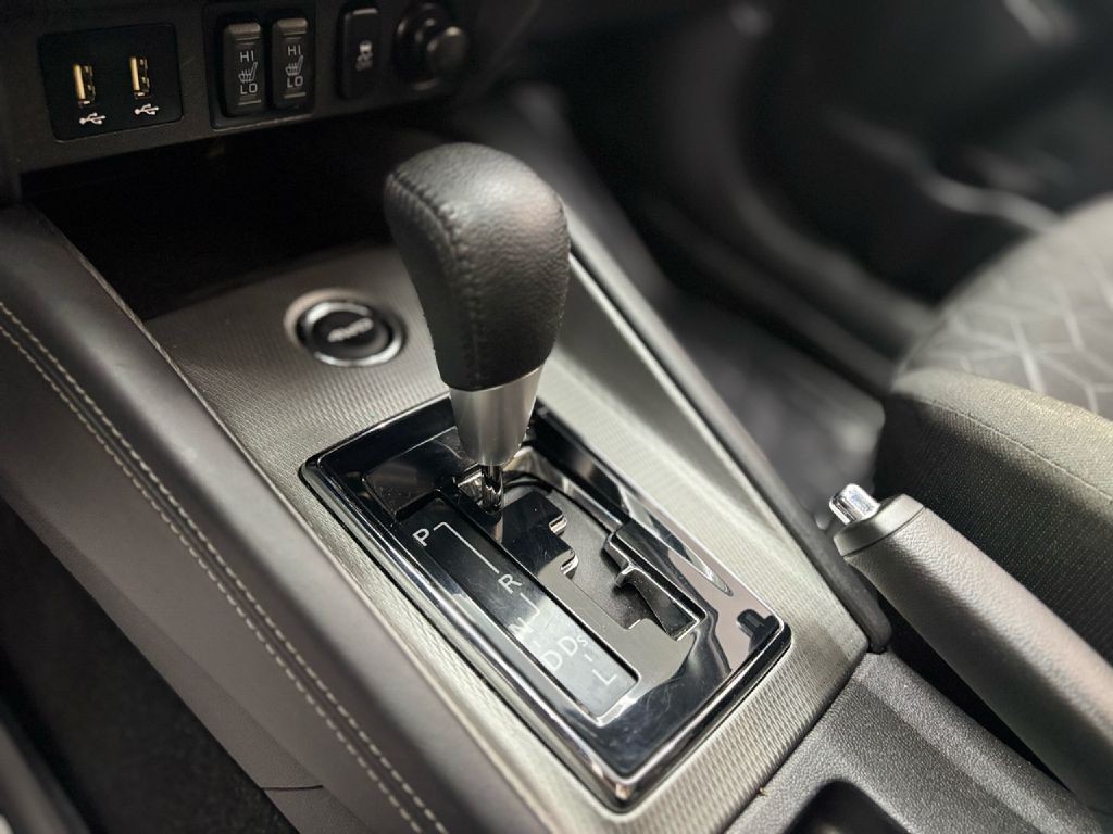 2021 Mitsubishi Outlander Image 23