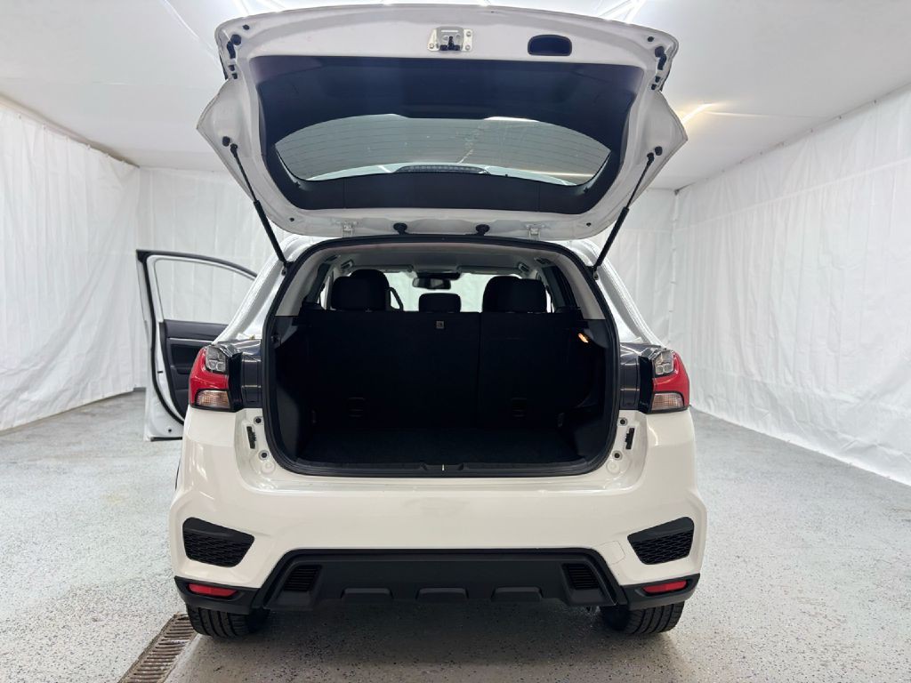 2021 Mitsubishi Outlander Image 26
