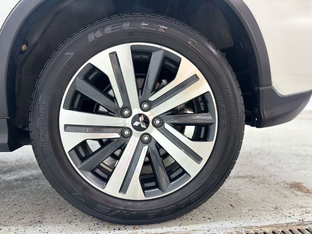2021 Mitsubishi Outlander Image 29