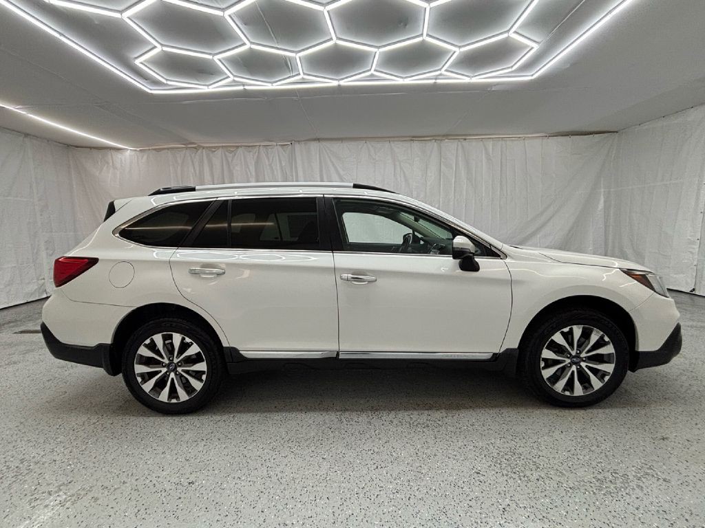 2019 Subaru Outback Image 2