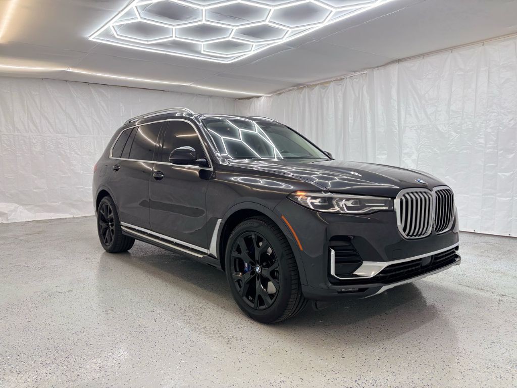 2021 BMW X7 Image 1