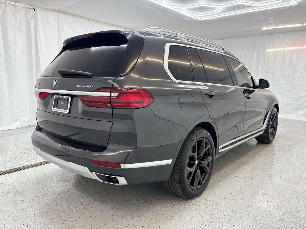 2021 BMW X7 Image 3