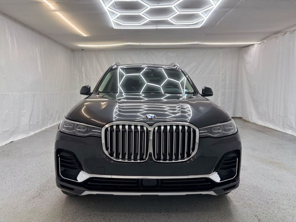2021 BMW X7 Image 8