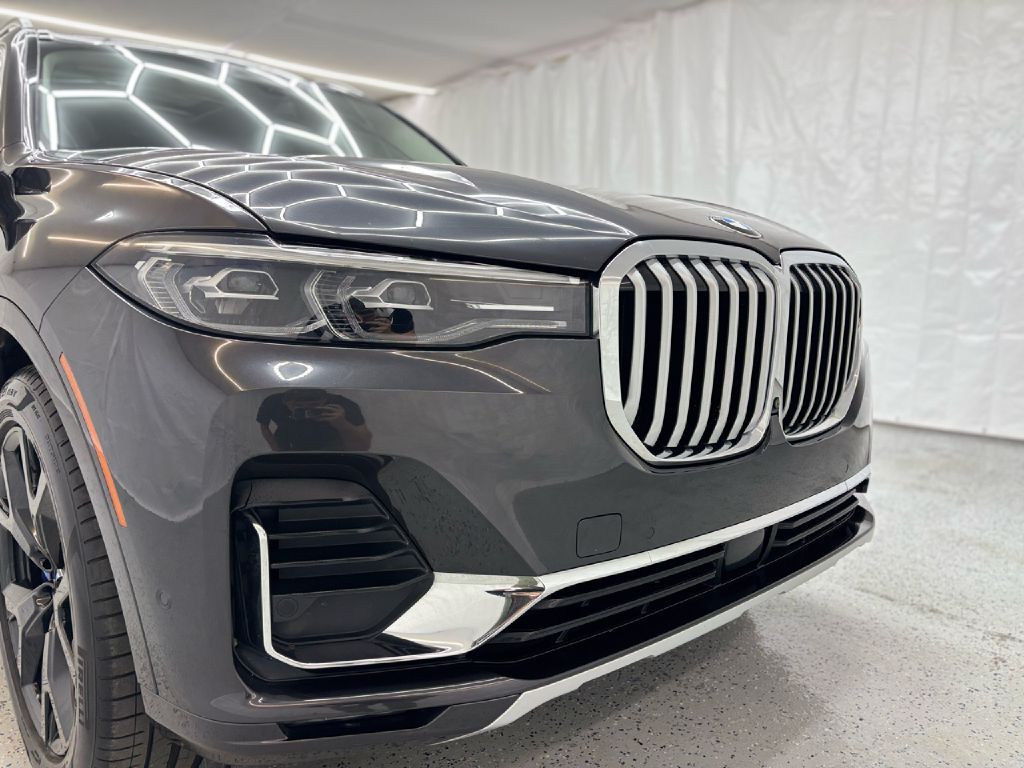 2021 BMW X7 Image 9