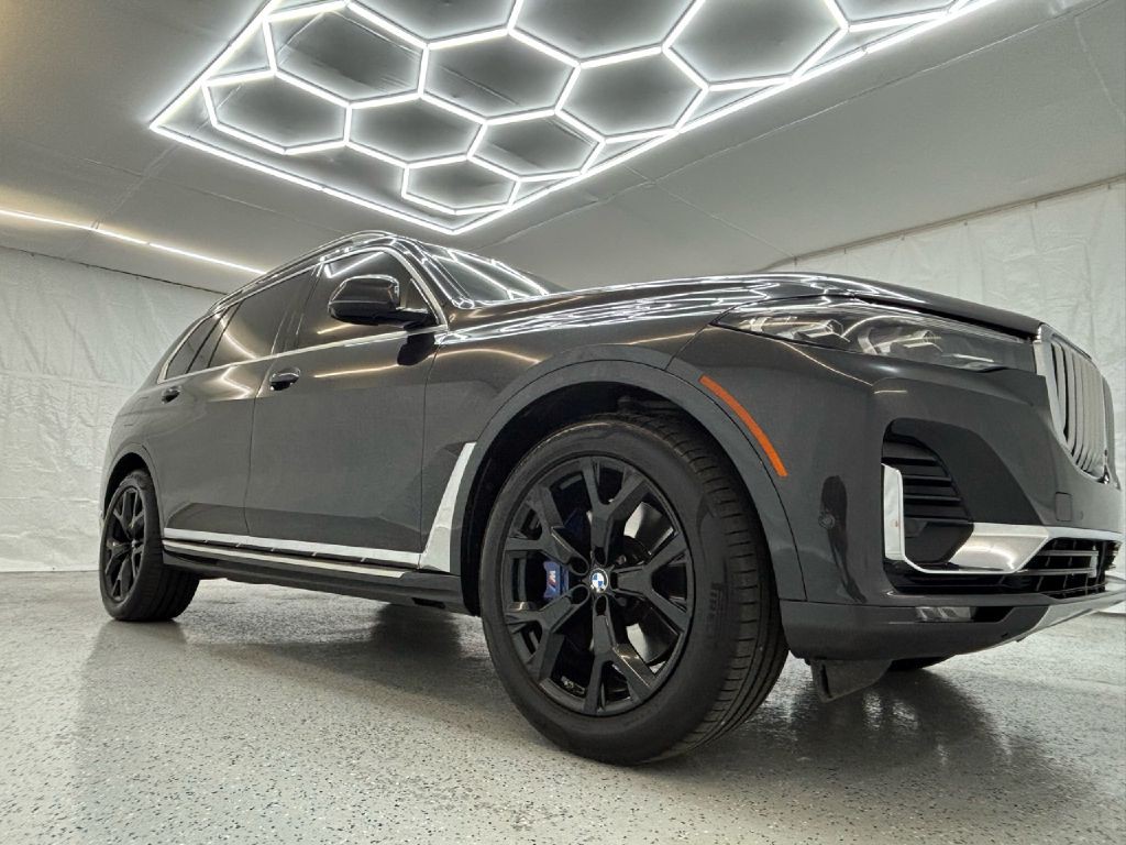 2021 BMW X7 Image 10