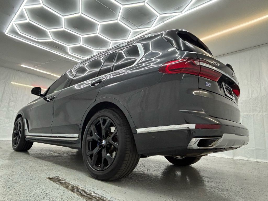 2021 BMW X7 Image 11