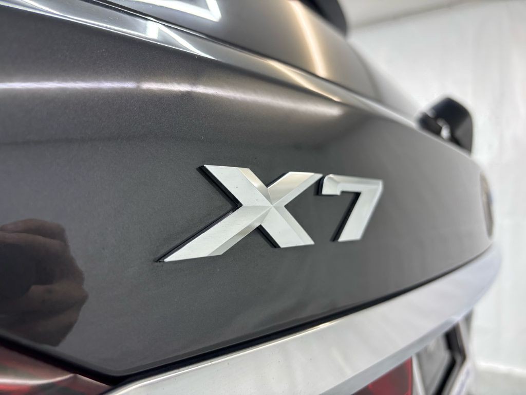 2021 BMW X7 Image 12