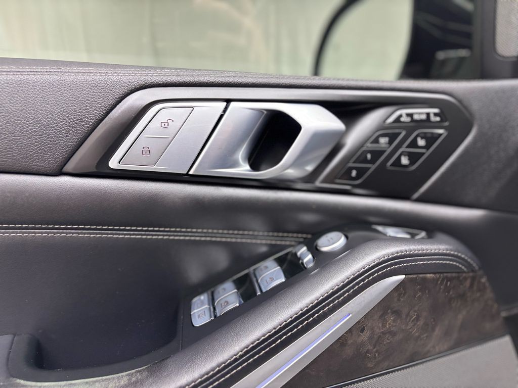2021 BMW X7 Image 16