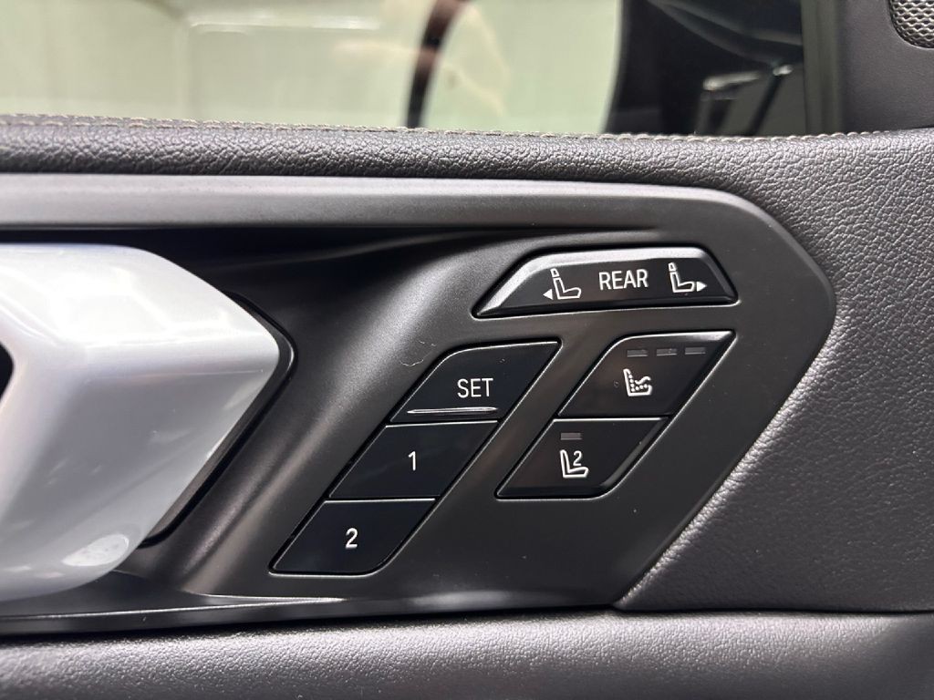2021 BMW X7 Image 17