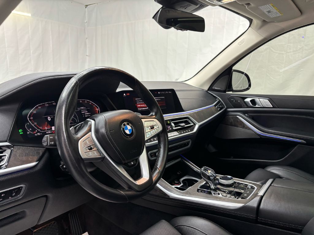 2021 BMW X7 Image 23