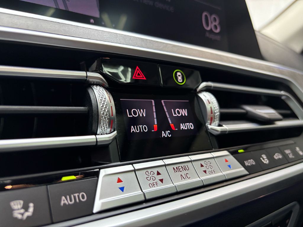 2021 BMW X7 Image 27