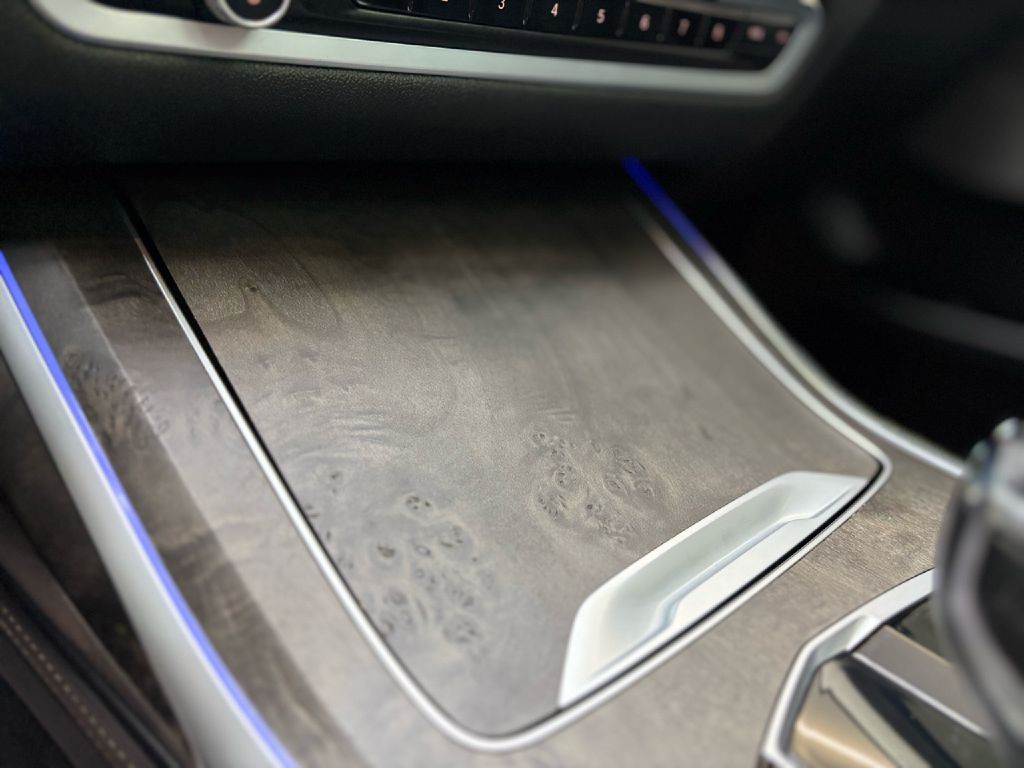 2021 BMW X7 Image 31