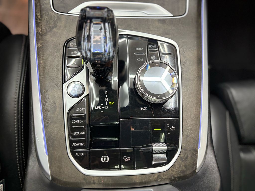 2021 BMW X7 Image 34