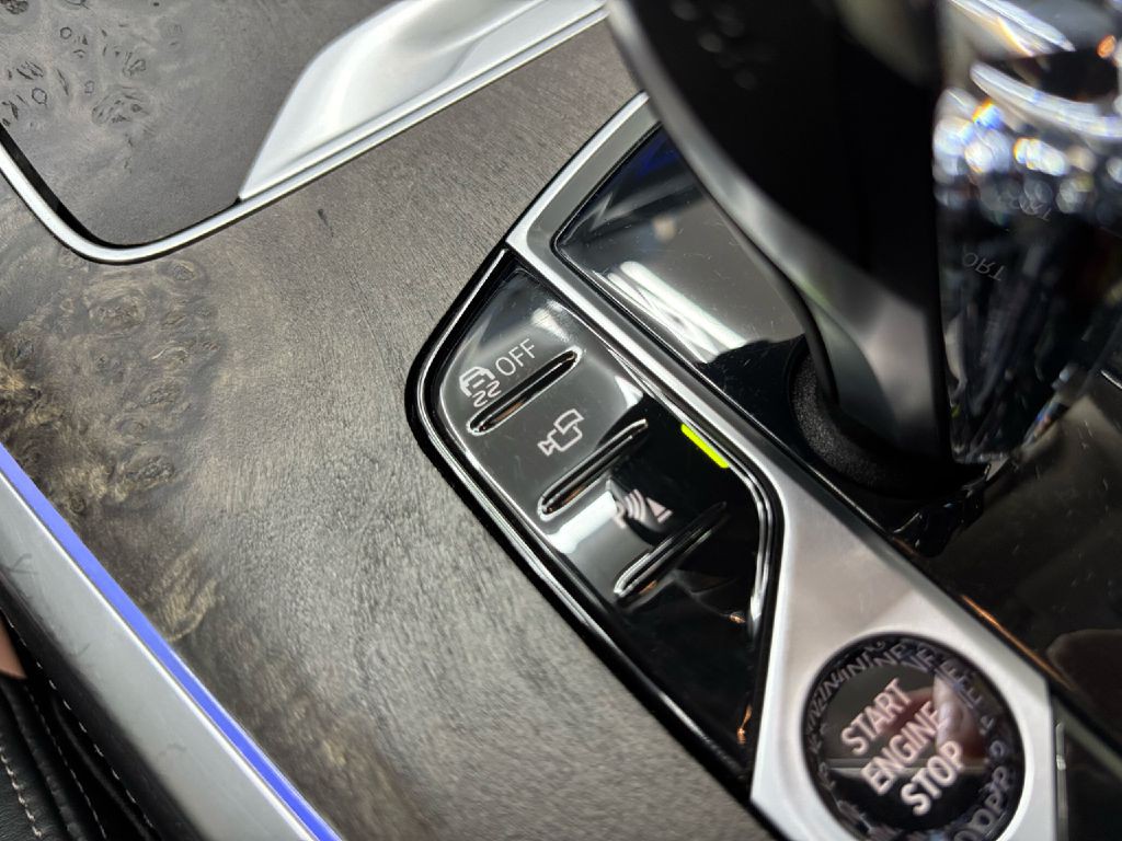 2021 BMW X7 Image 35