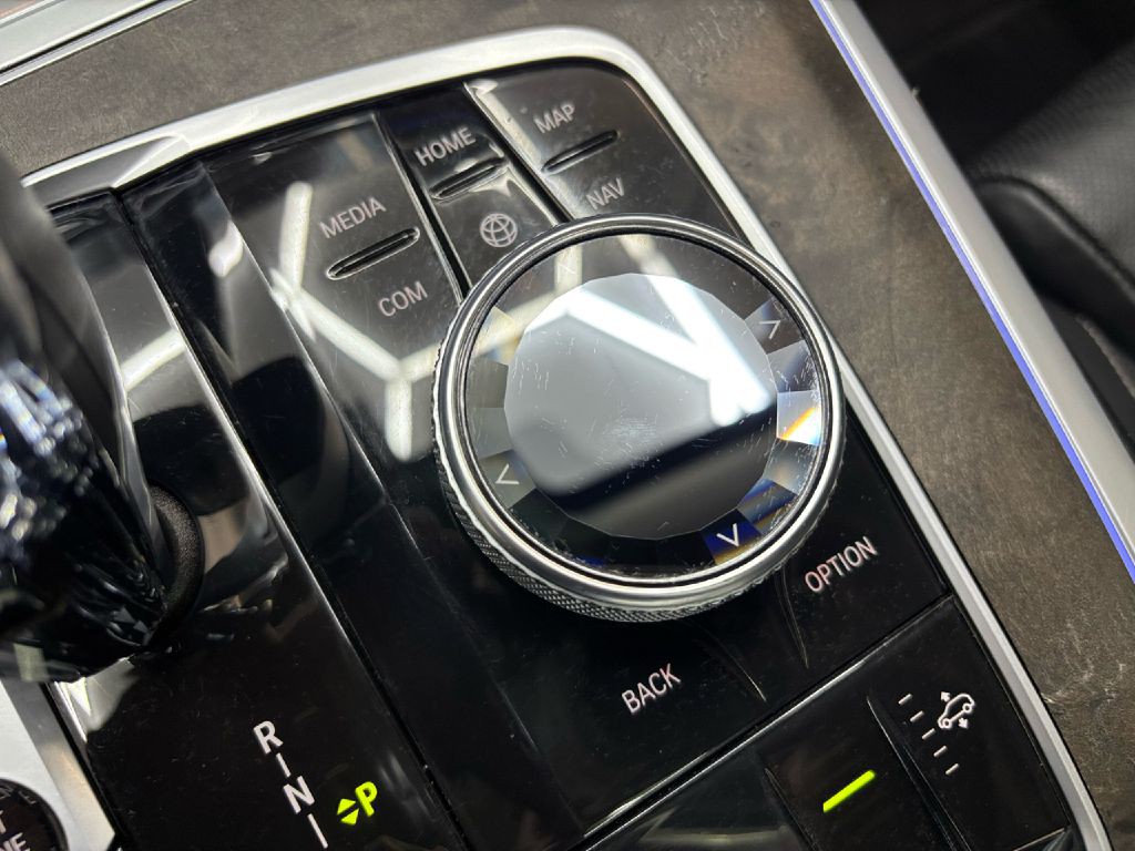 2021 BMW X7 Image 37