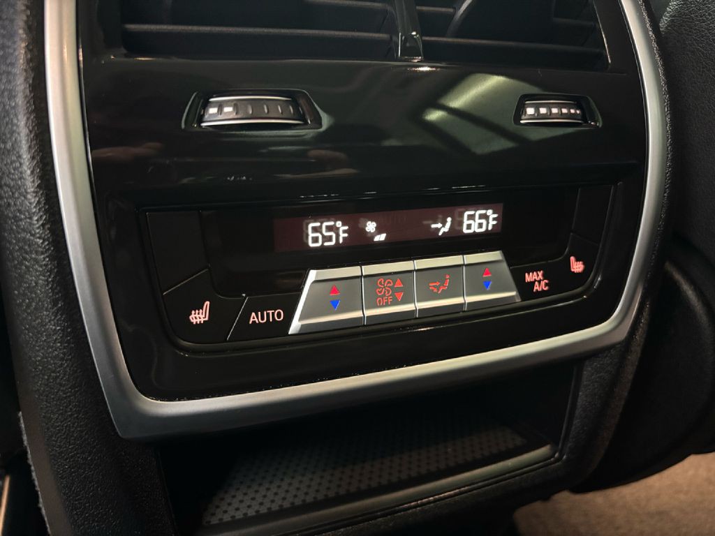 2021 BMW X7 Image 44